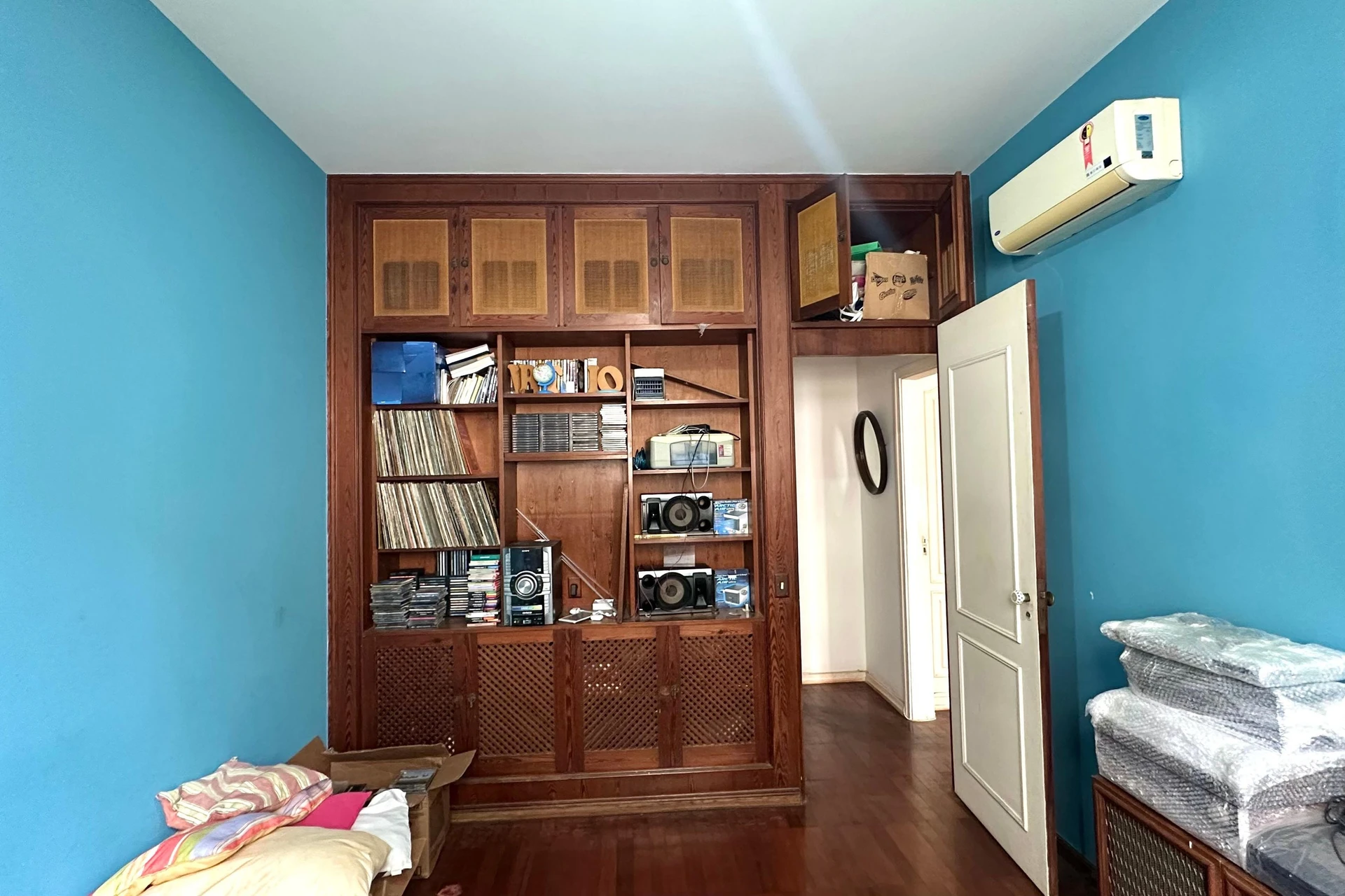 200 m² apartment with a washing machine and a home office — photo 36