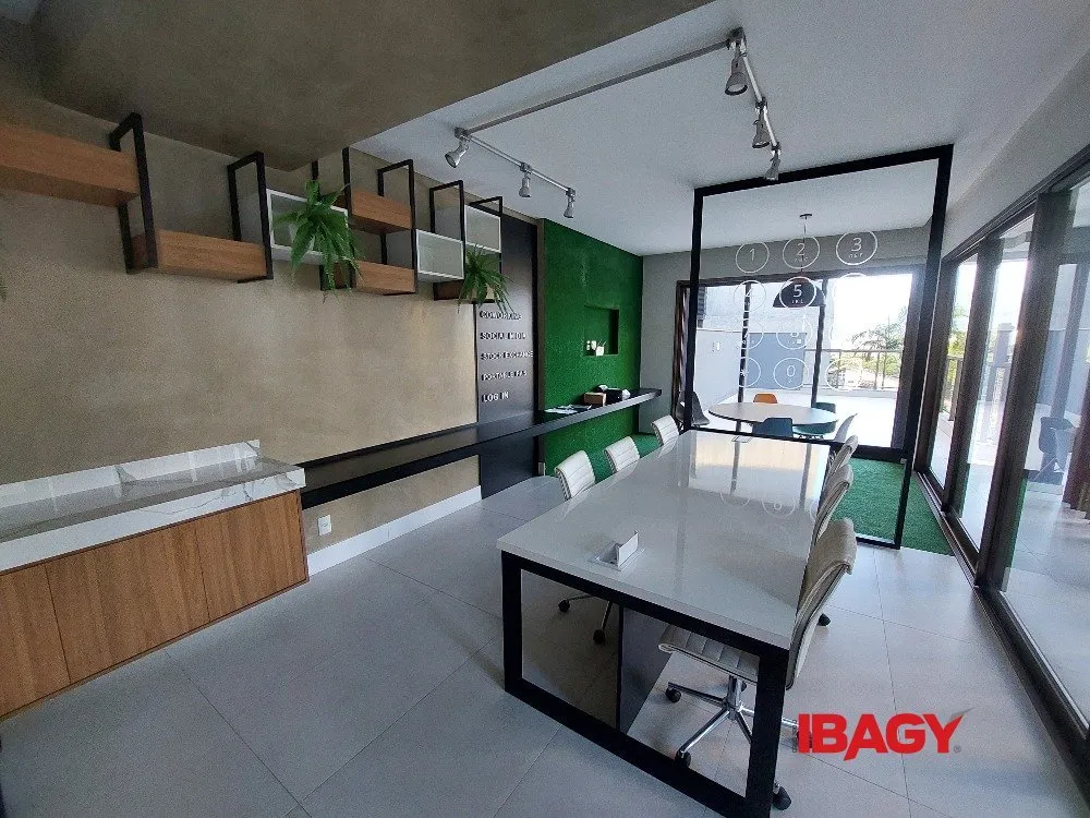 1-bedroom loft with a modern open-plan kitchen — photo 6