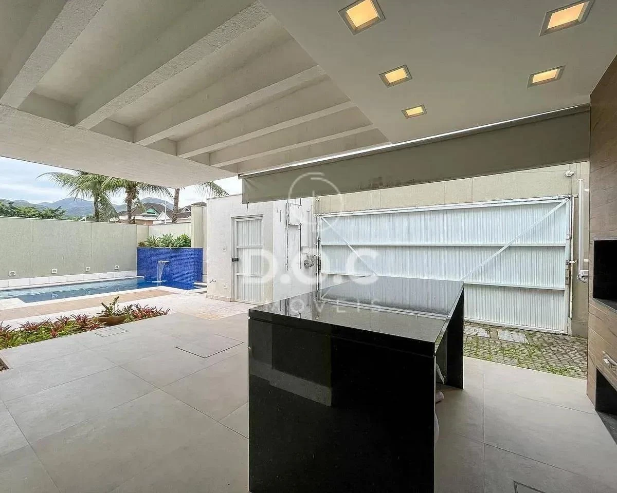 Floor-to-ceiling windows in a 5-bedroom house, 300 m² — photo 41