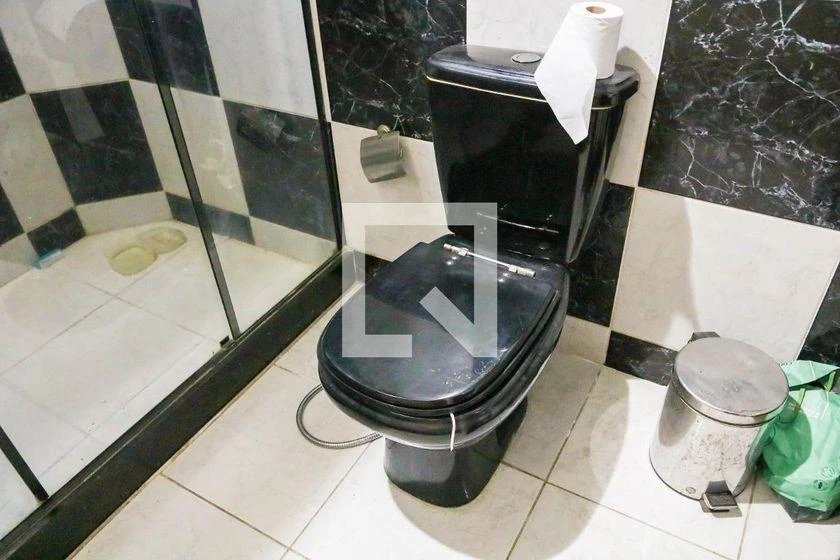 2-bedroom house with a bathtub — photo 36