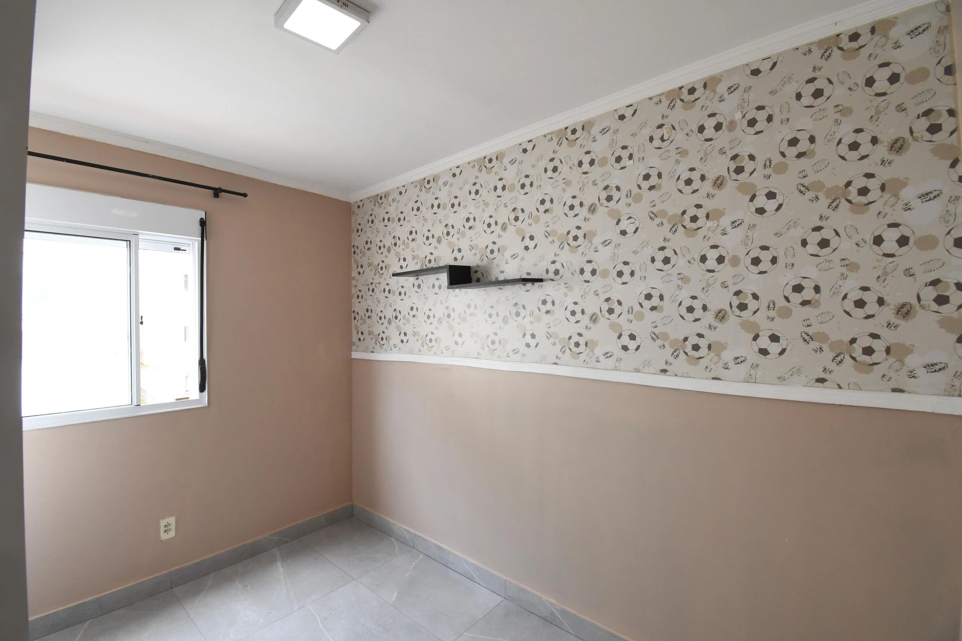 2-bedroom apartment in a building with a gym — photo 20