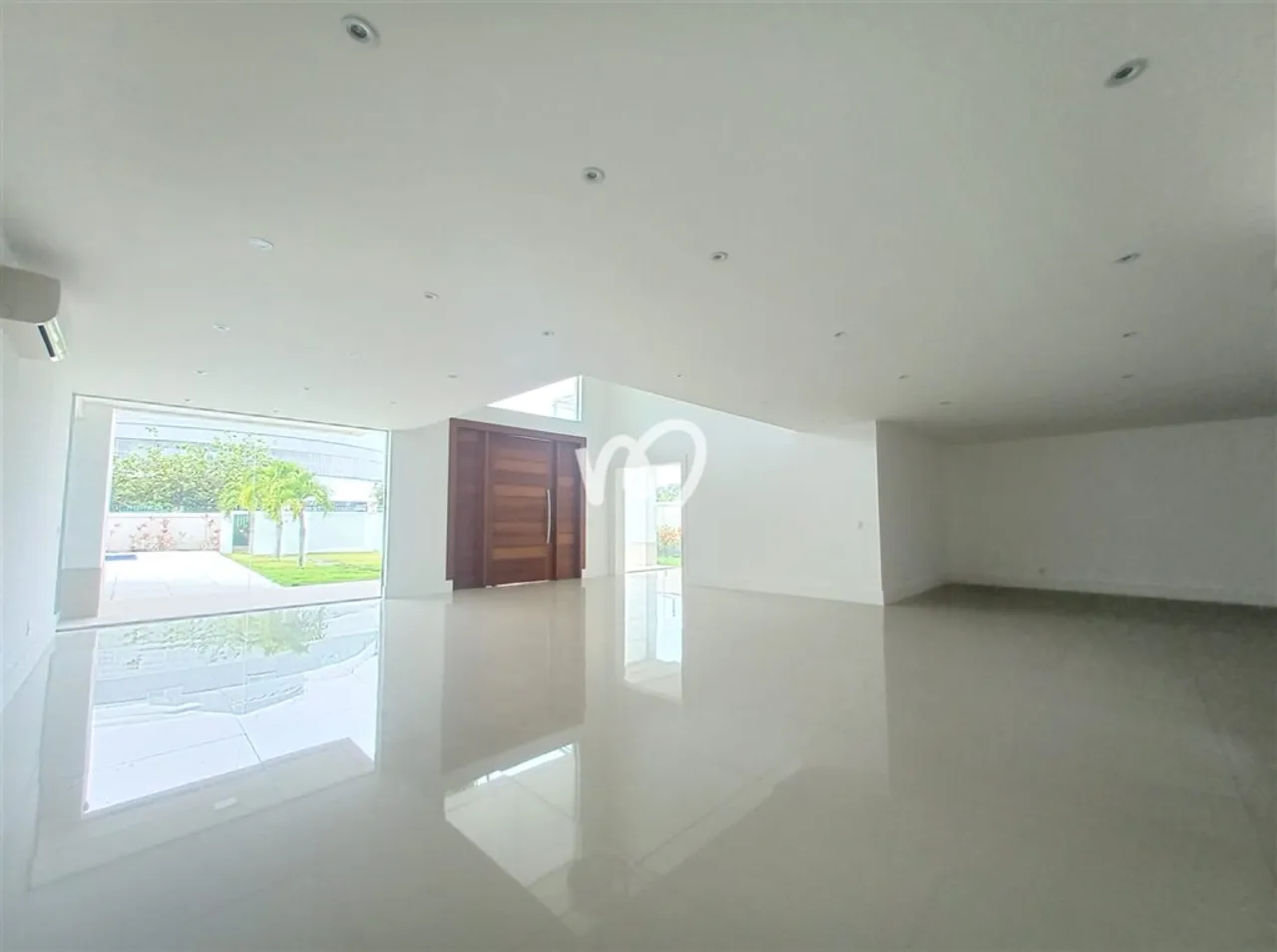 900 m² house with 5 bedrooms and 5 parking spaces — photo 5
