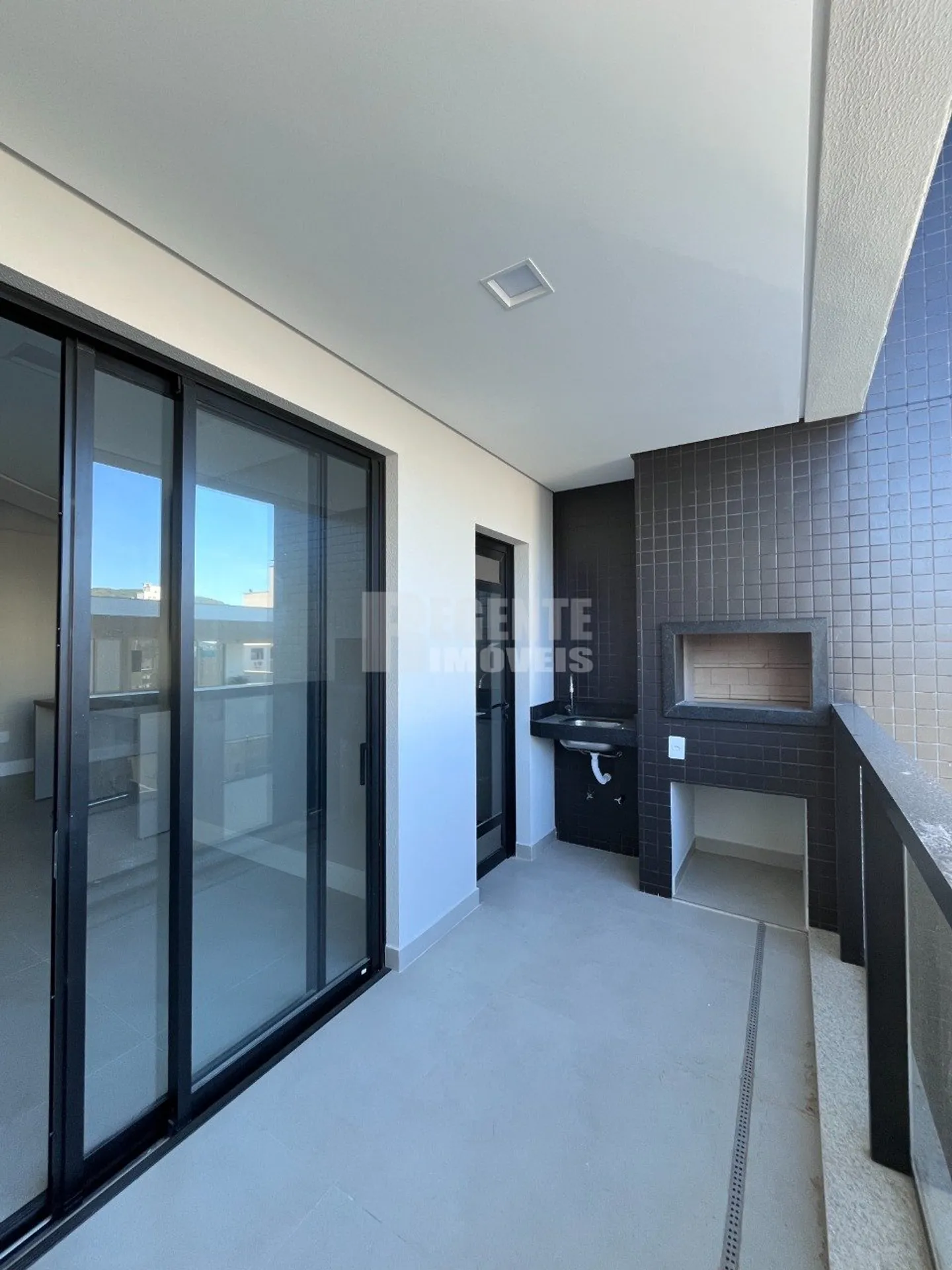 Apartamento amueblado de 2 dormitorios con balcón — photo 26