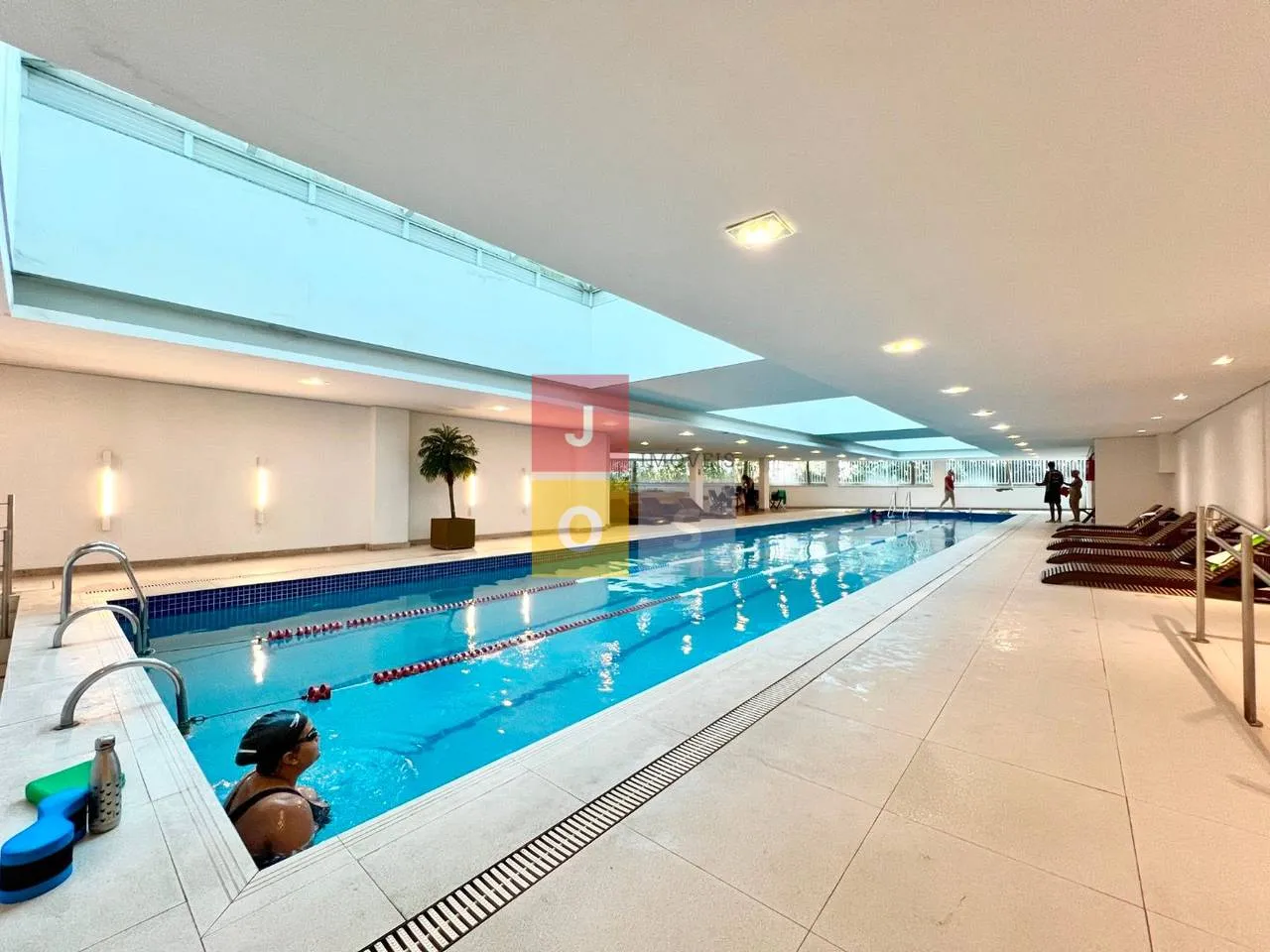 Furnished 4-bedroom suite apartment with 156 m² — photo 28