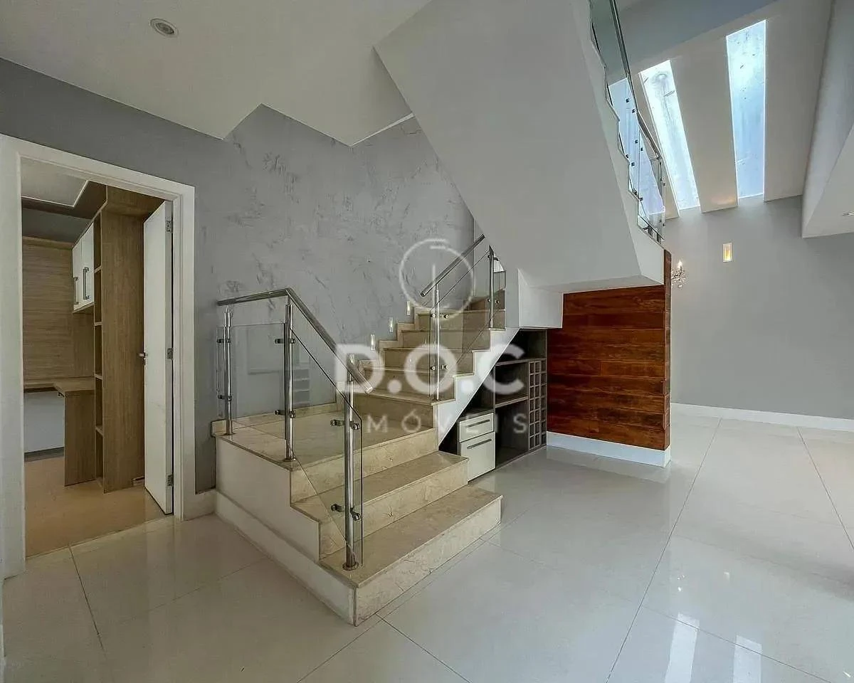 Floor-to-ceiling windows in a 5-bedroom house, 300 m² — photo 43