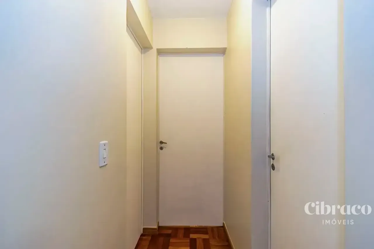 Apartamento de aluguel com 2 quartos e piso de madeira — photo 13
