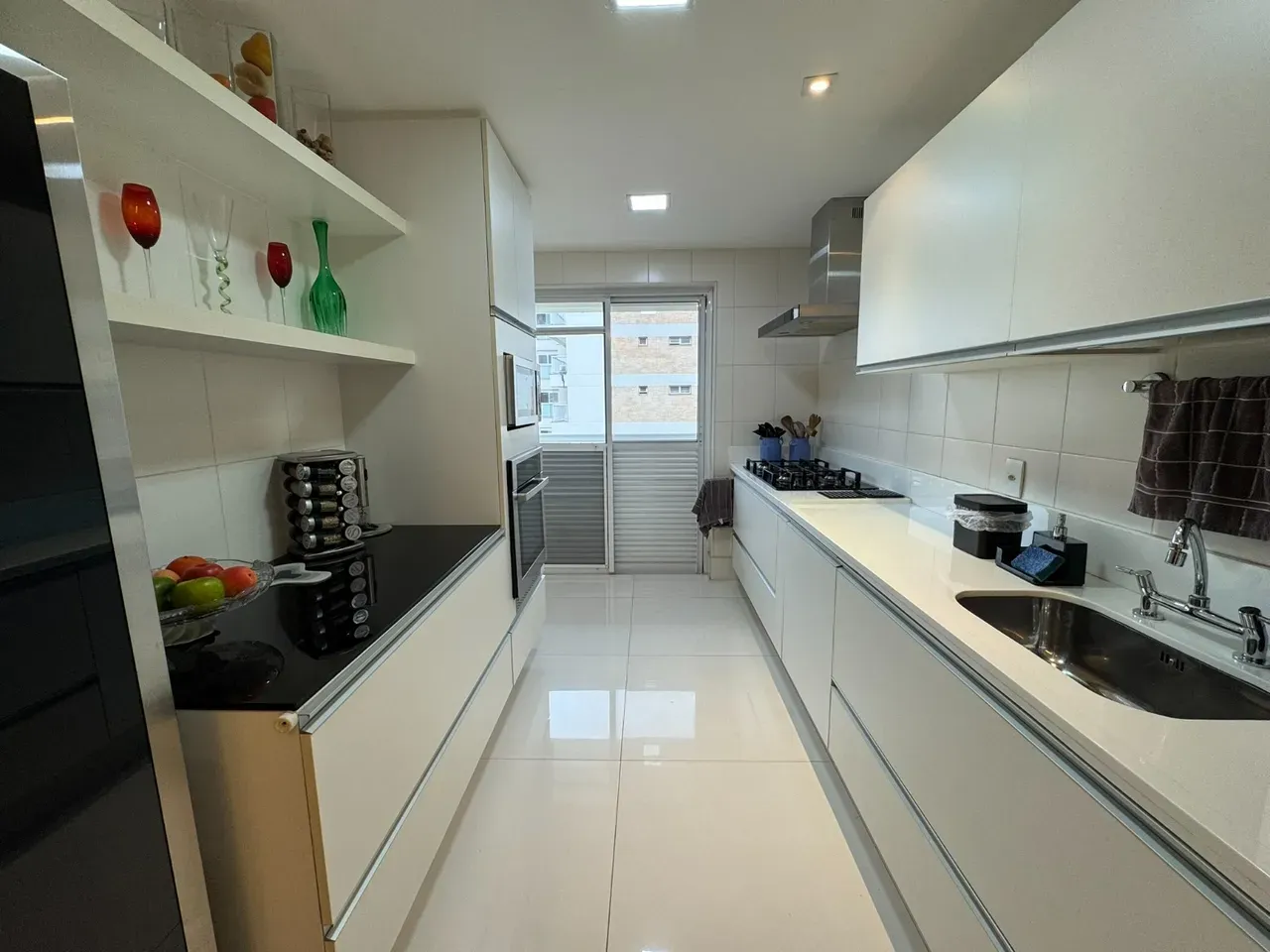 227 m² apartment with a water view and a bathtub — photo 2