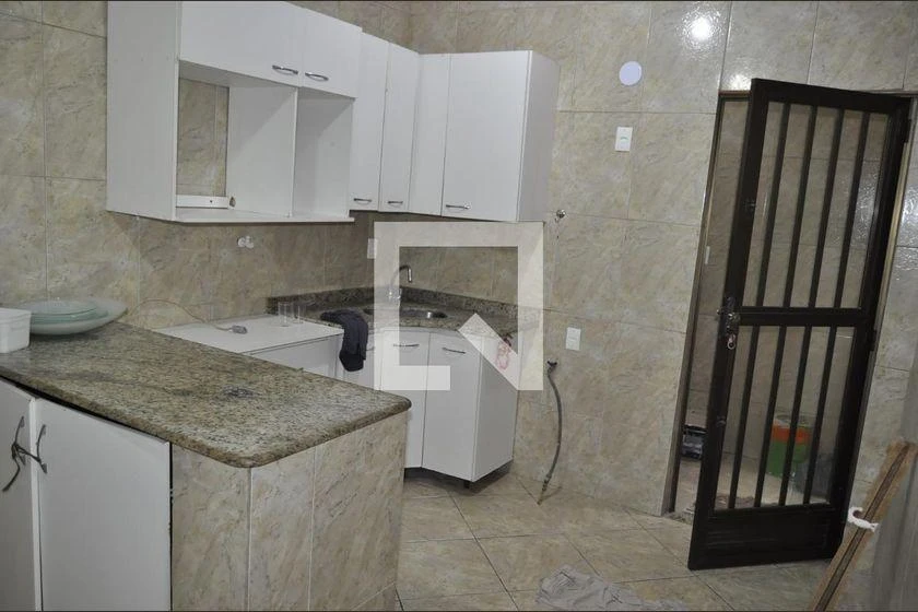 Unfurnished house with 3 bedrooms and gas kitchen