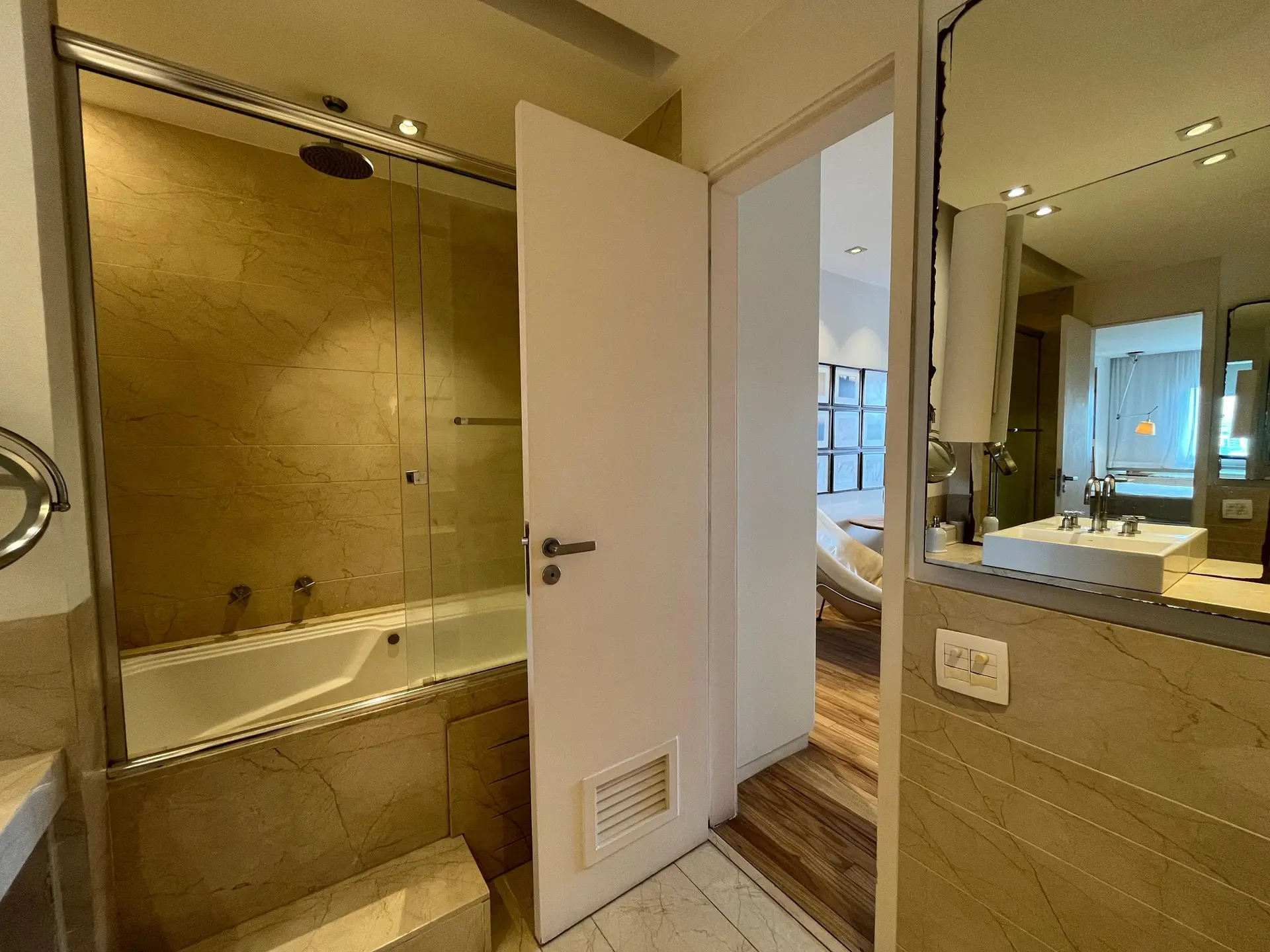 4-bedroom apartment with a water view — photo 40