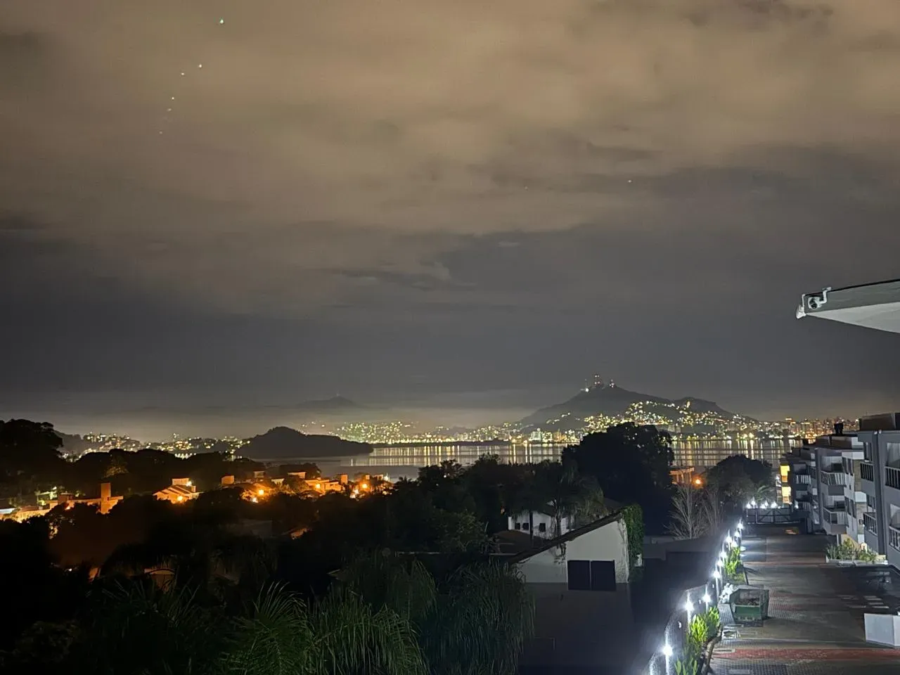 Furnished house, 263 m², with a water view — photo 44