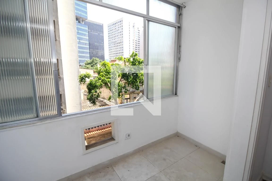 Studio, 40 m², with wood or laminate floors — photo 4