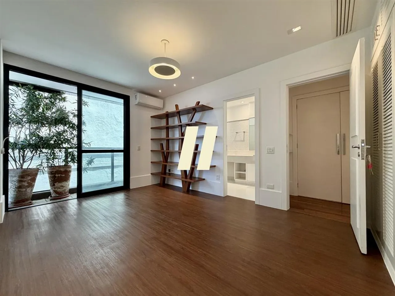 3-bedroom apartment with a bathtub in Rio de Janeiro — photo 3