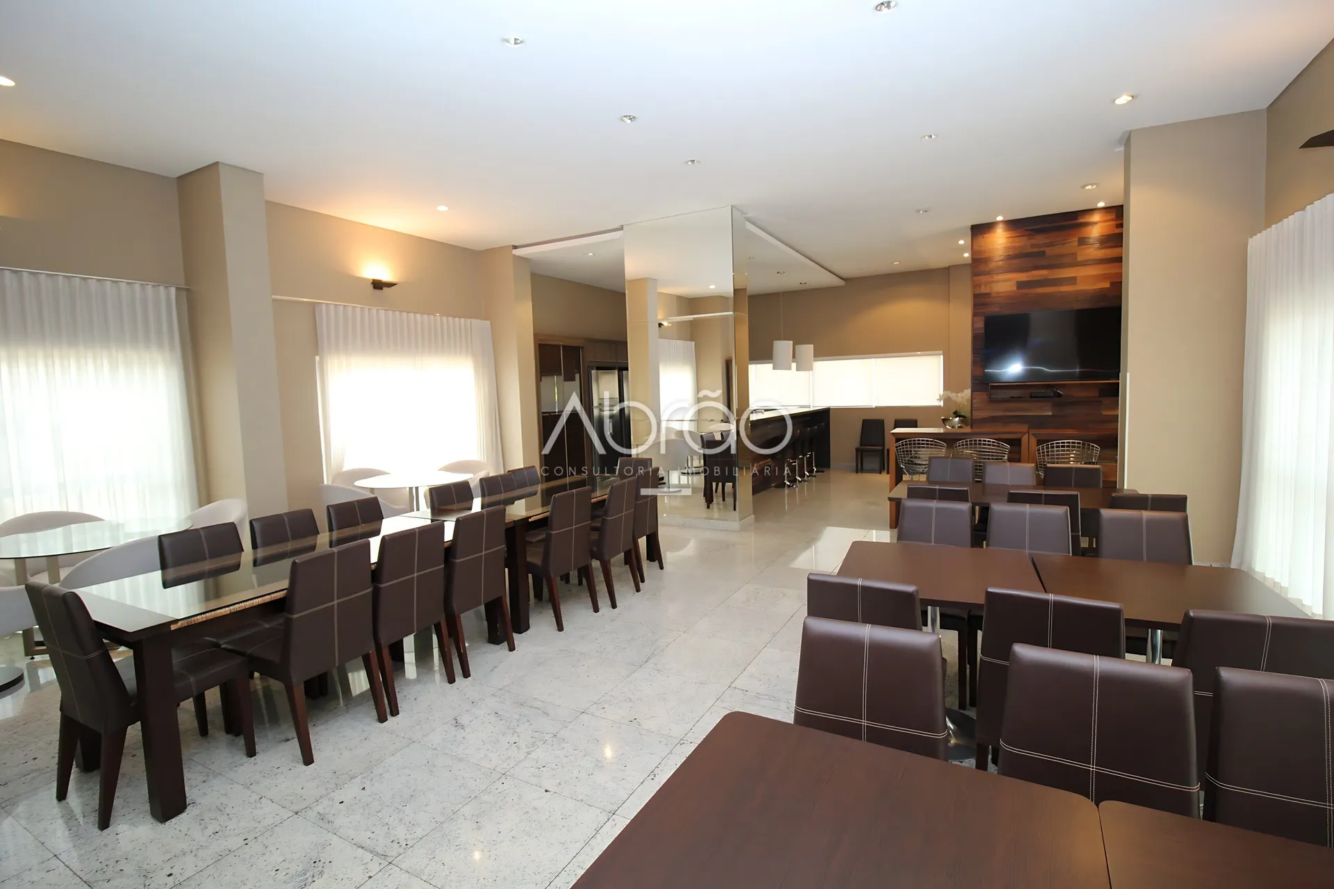 Furnished duplex apartment with 4 suites and 5 baths — photo 37