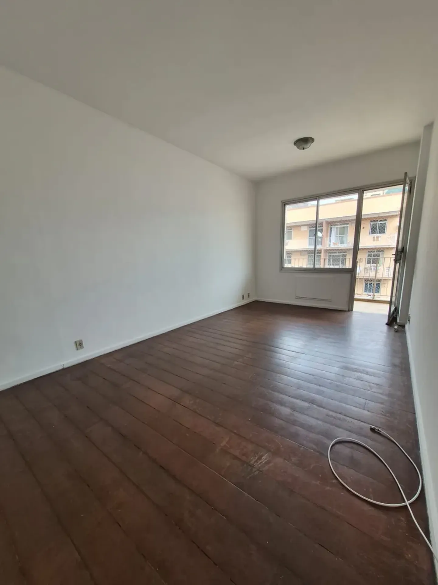 Apartment with 2 bedrooms and a balcony plus 1 parking spot — photo 23