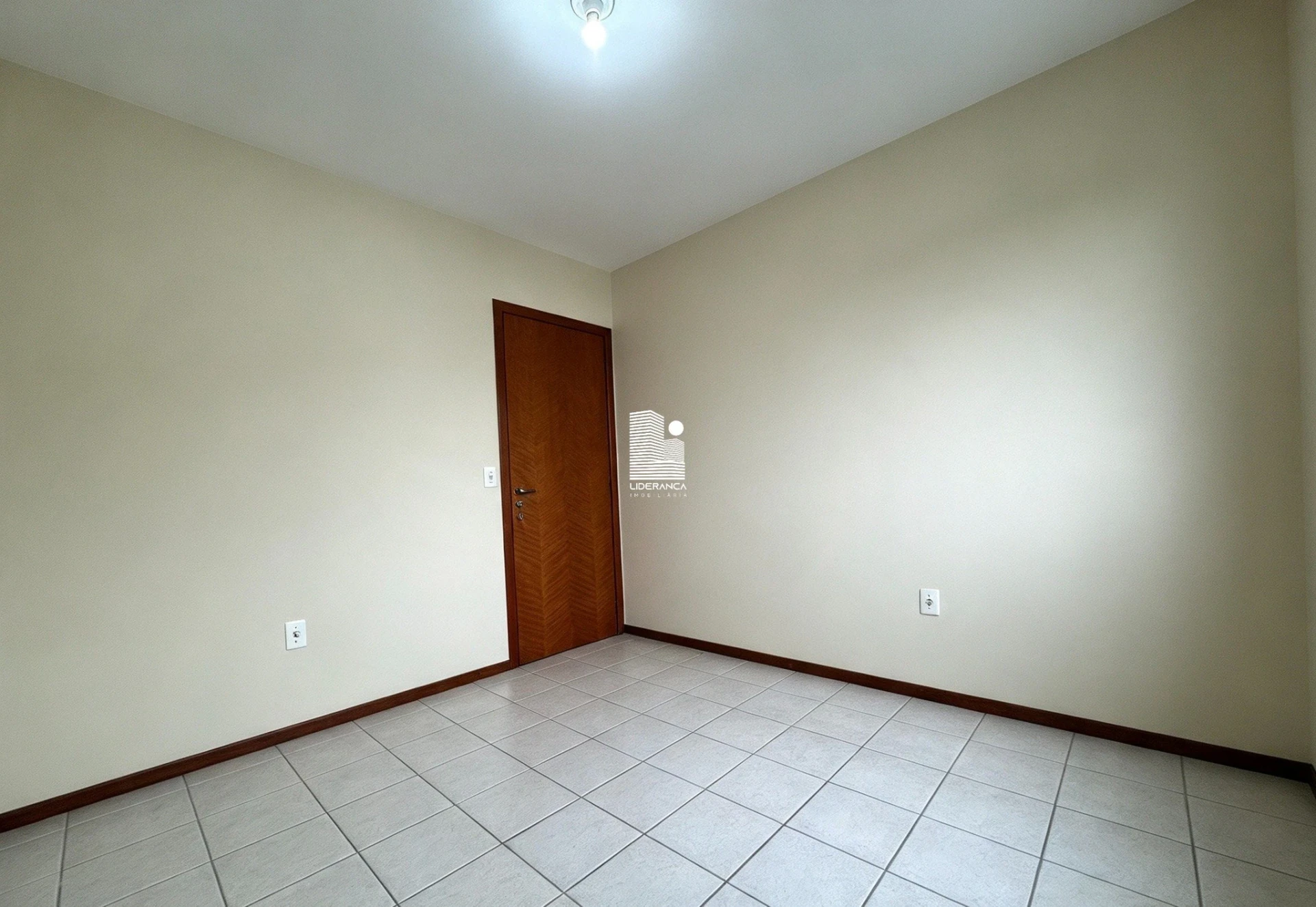 2-bedroom apartment with a mountain view in Florianópolis — photo 2