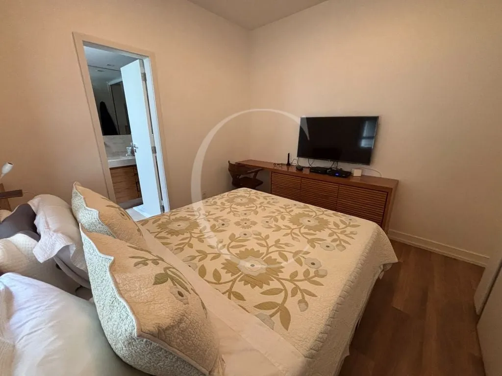Bathtub in a 3-bedroom apartment, 127 m² — photo 15
