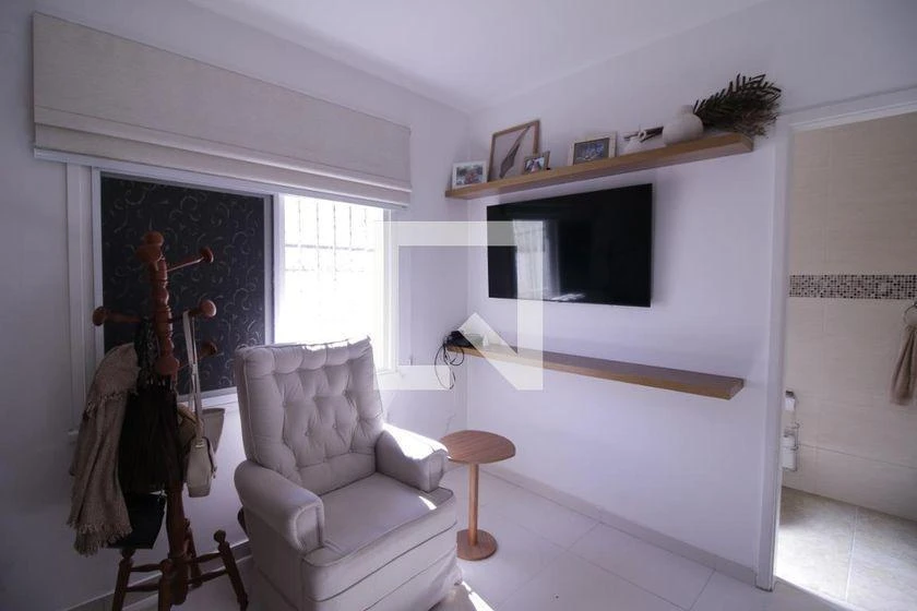 4-bedroom house with a home office — photo 4