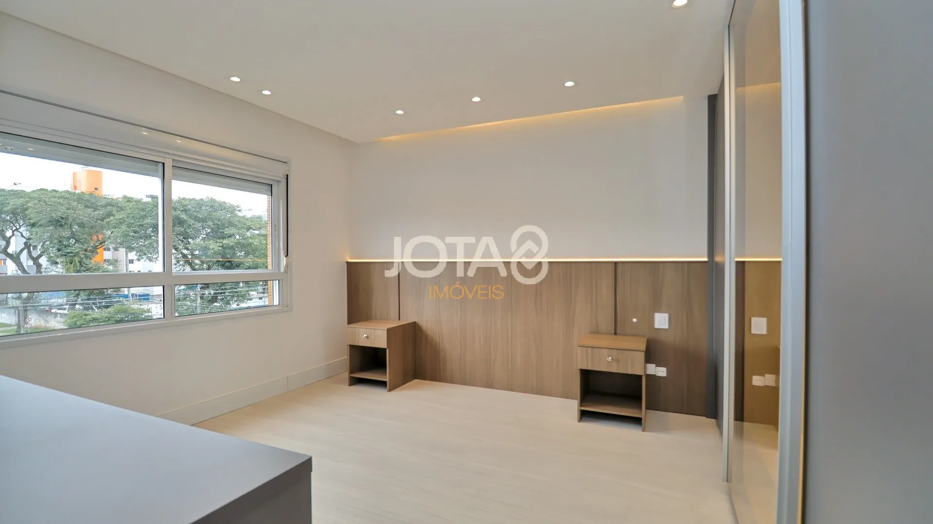 Apartment with 3 en-suite bedrooms 266 m² and parking — photo 26