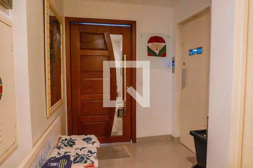 Furnished apartment with 4 bedrooms and 200 m² — photo 33