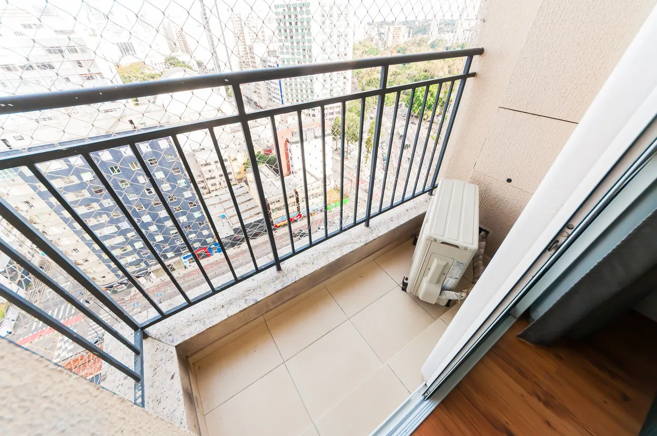 Furnished studio with balcony and open-plan kitchen — photo 11
