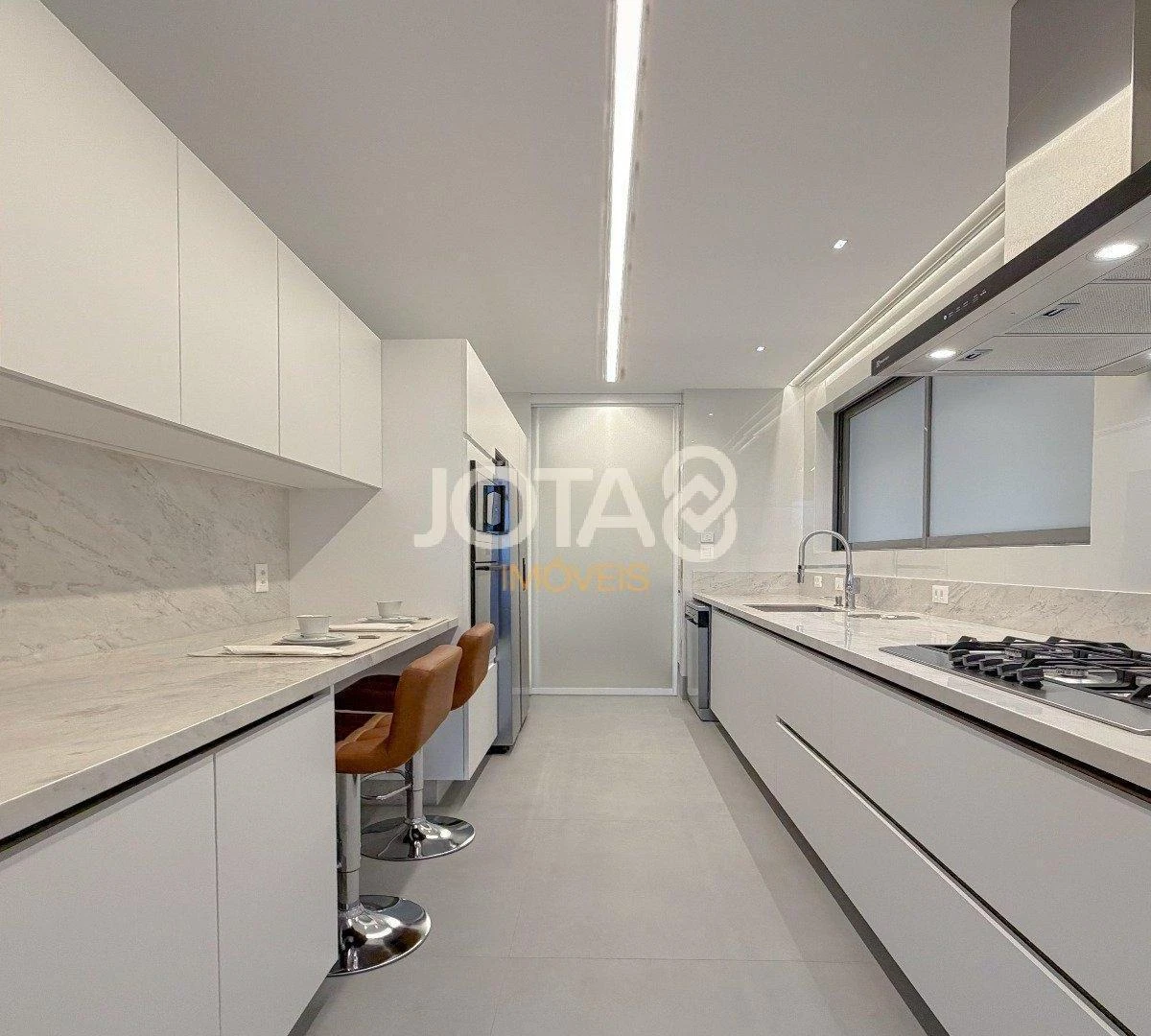 Furnished 195 m² apartment with 2 en-suite bedrooms — photo 32