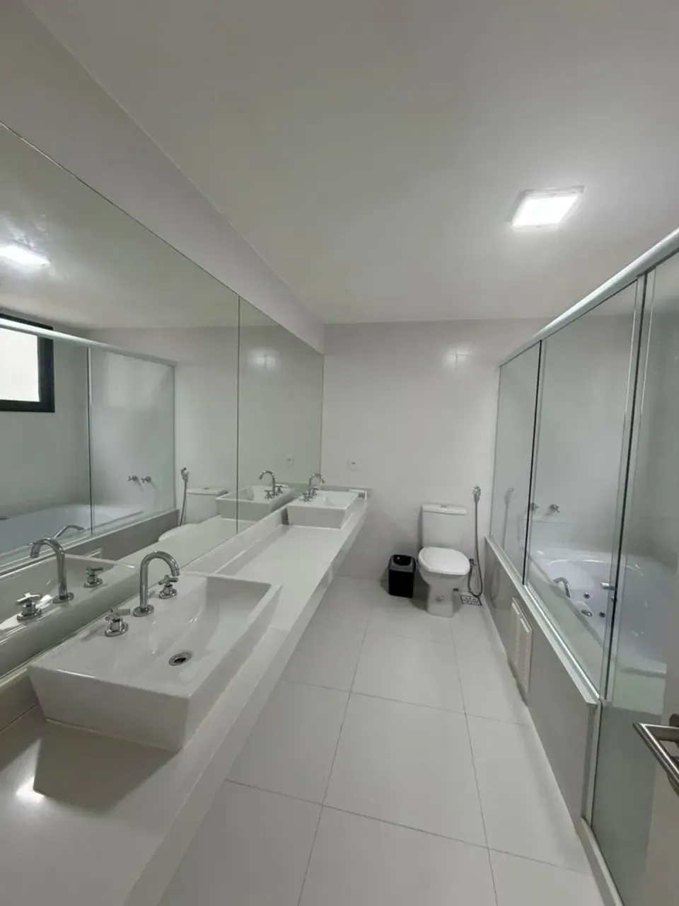 450 m² house with 4 bedrooms and an open-plan kitchen — photo 16