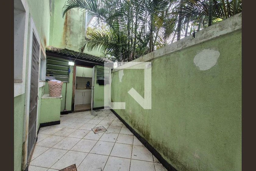 245 m² house with 3 en-suite bedrooms and 2 parking — photo 41