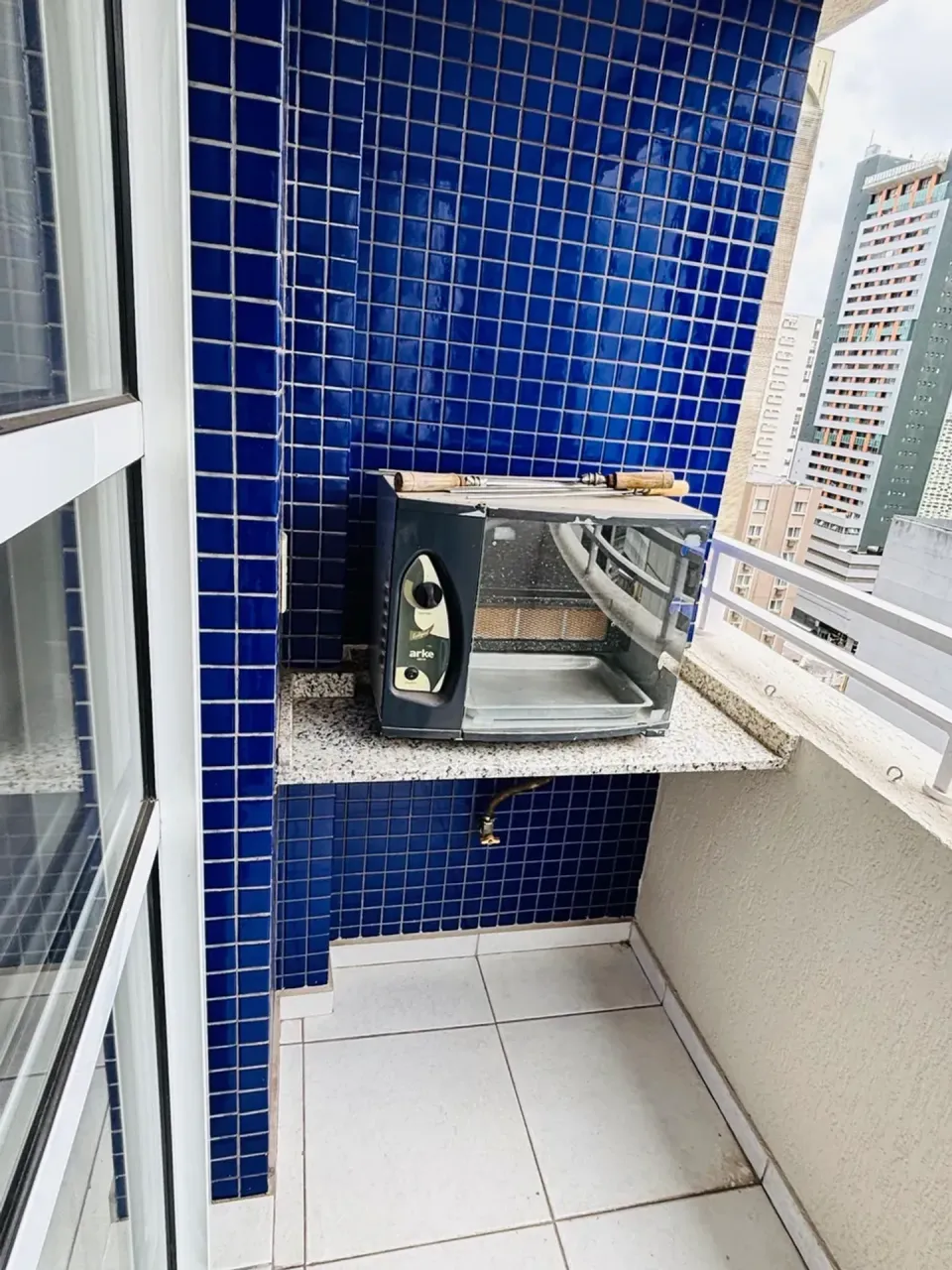 Unfurnished 1-bedroom apartment with balcony, no parking — photo 18