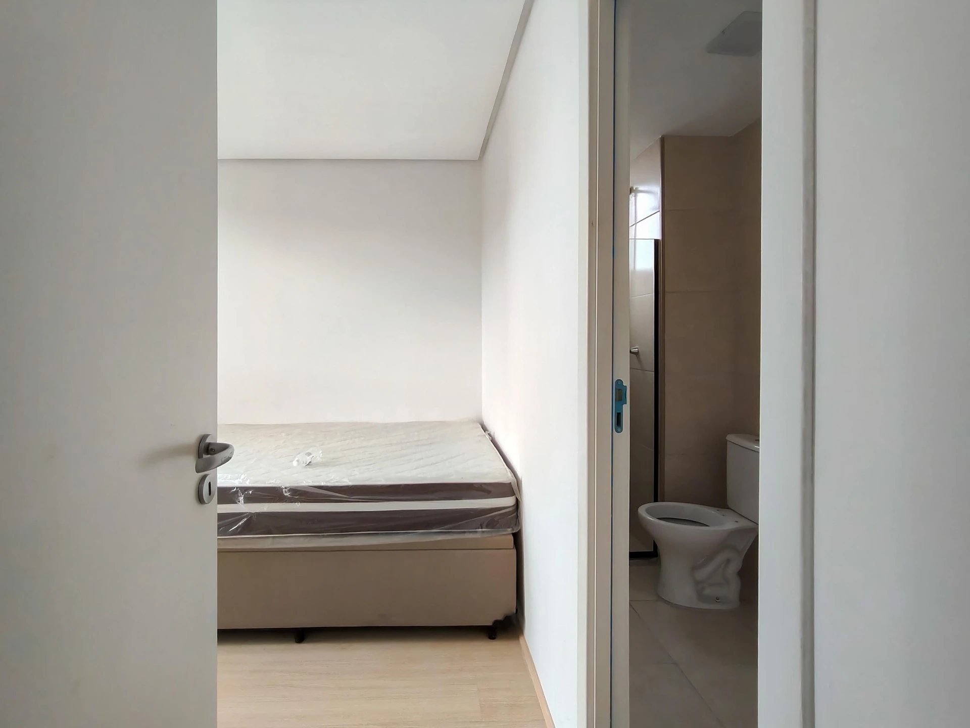 3-bedroom apartment with a water view in Rio de Janeiro — photo 12