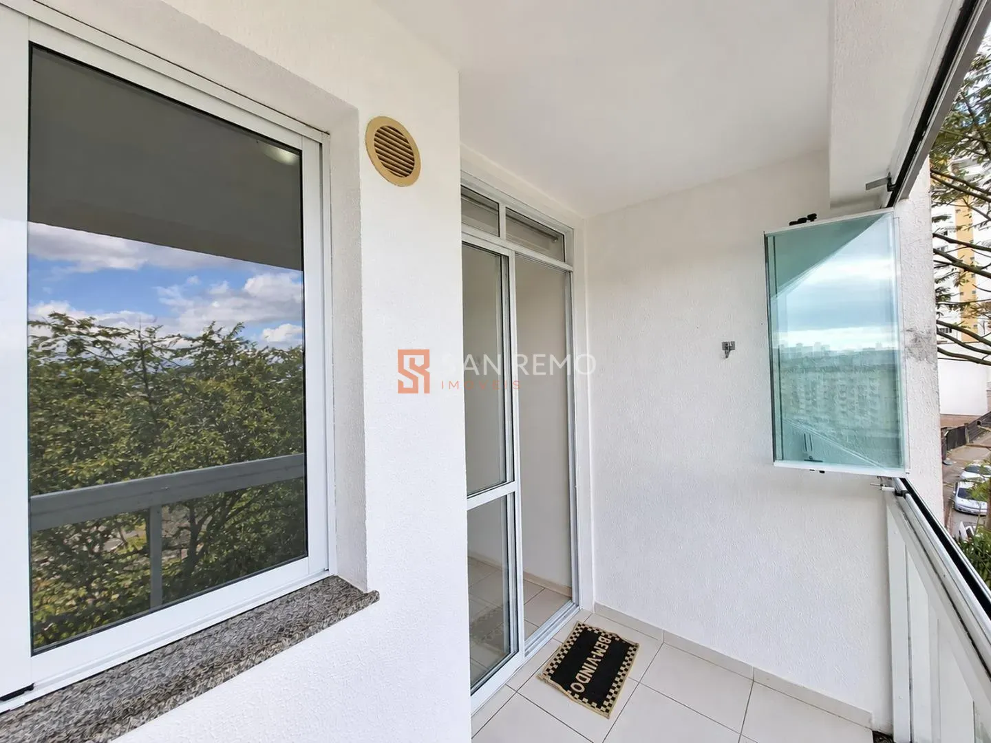 Furnished apartment, 71 m², with a glass-enclosed balcony — photo 6