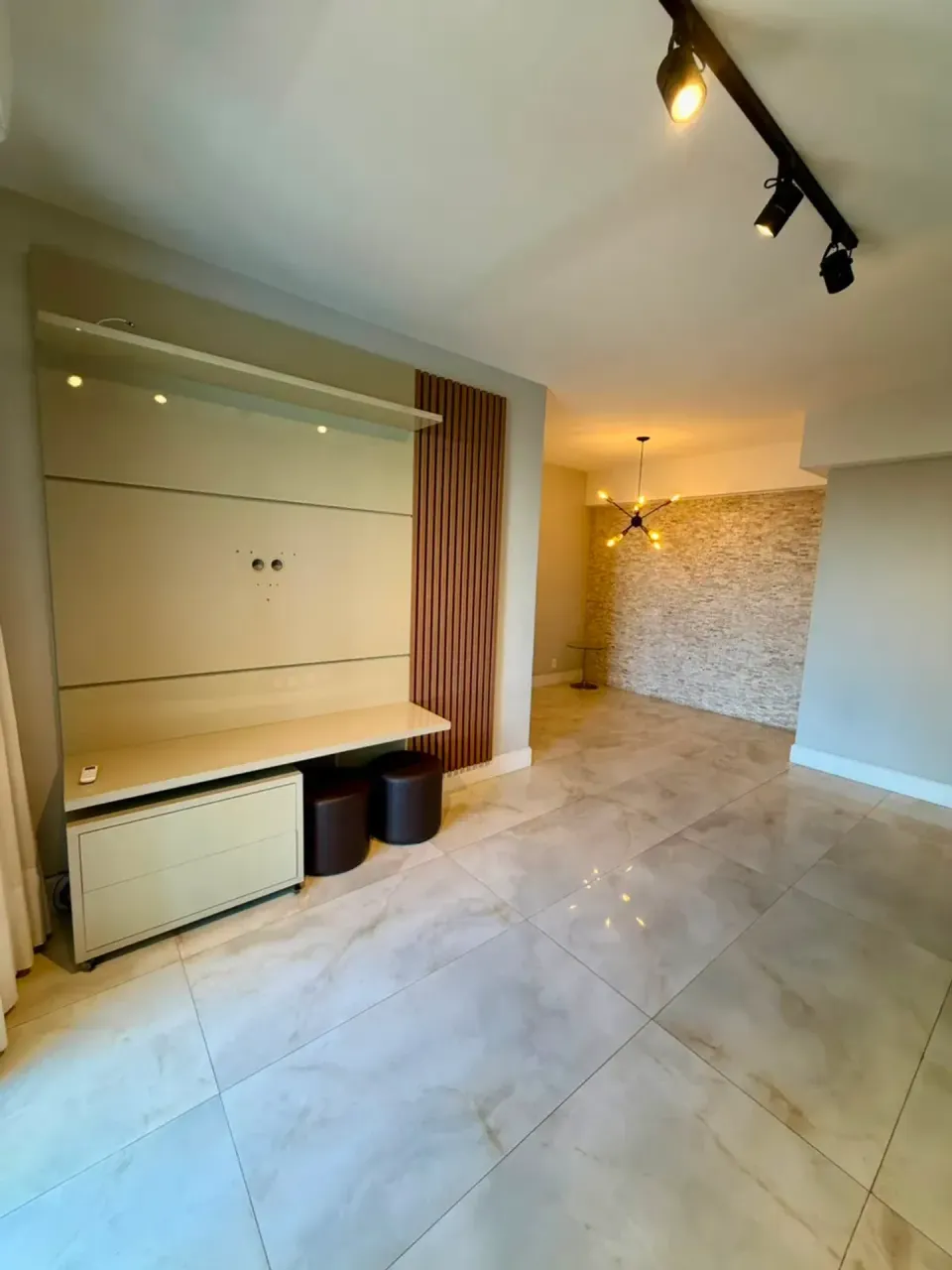 Apartamento mobiliado com 3 quartos e 2 banheiros