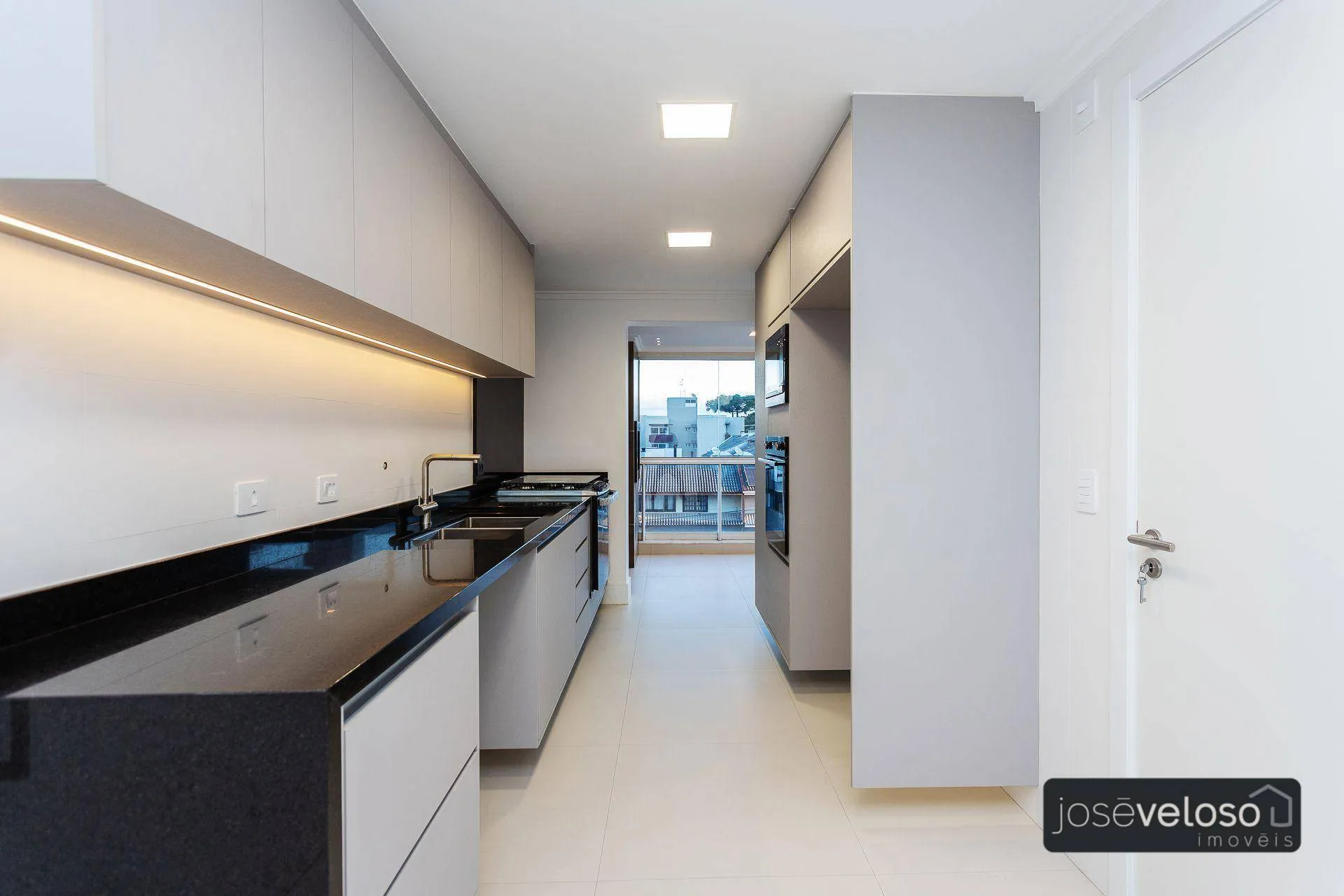 Apartment with open-plan kitchen and 4 bedrooms, 297 m² — photo 13