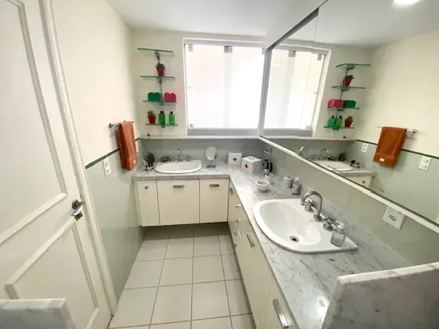Casa com 4 dormitórios e 5 banheiros, com garagem — photo 14
