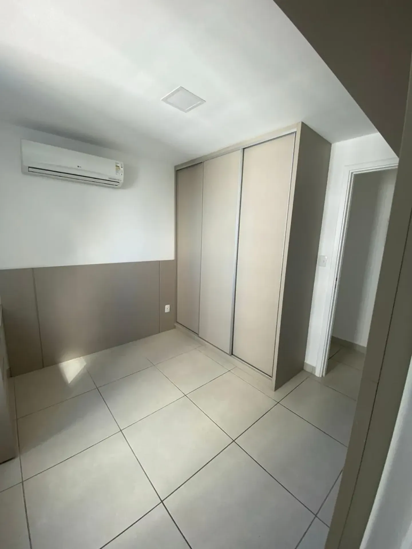 Glass-enclosed balcony in a 2-bedroom apartment, 72 m² — photo 2