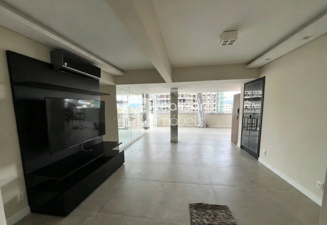 3-bedroom apartment with floor-to-ceiling windows — photo 10