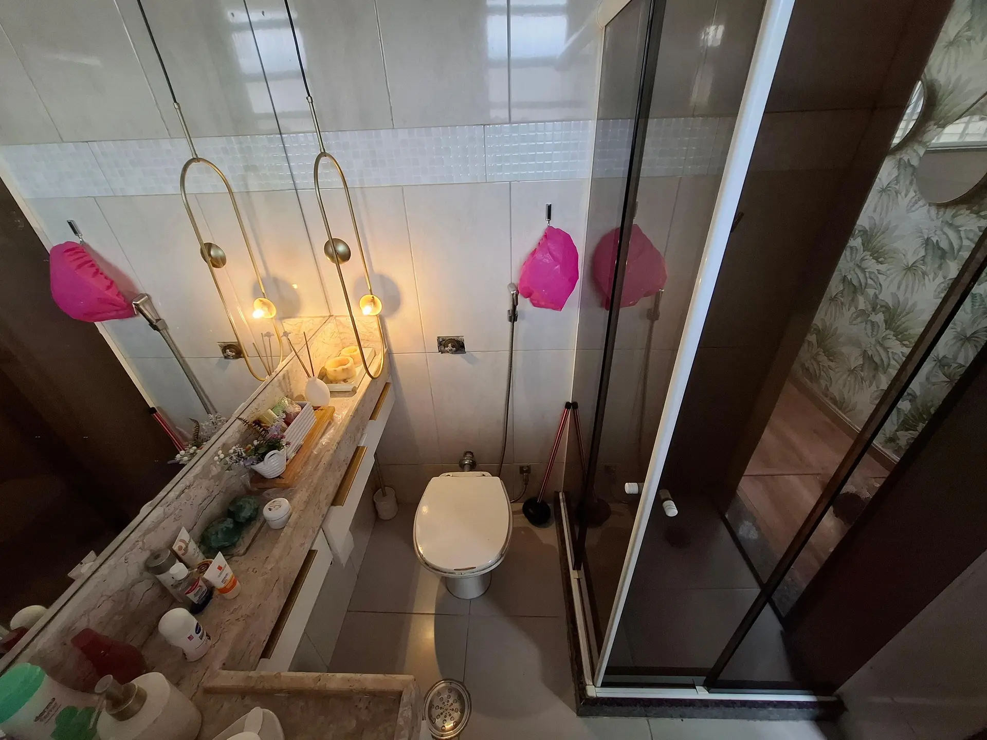 Balcony with a grill in a 2-bedroom apartment, 90 m² — photo 6