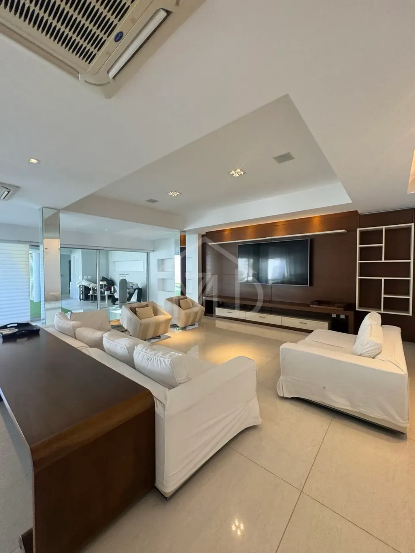 Furnished house with 4 en-suite bedrooms and open kitchen