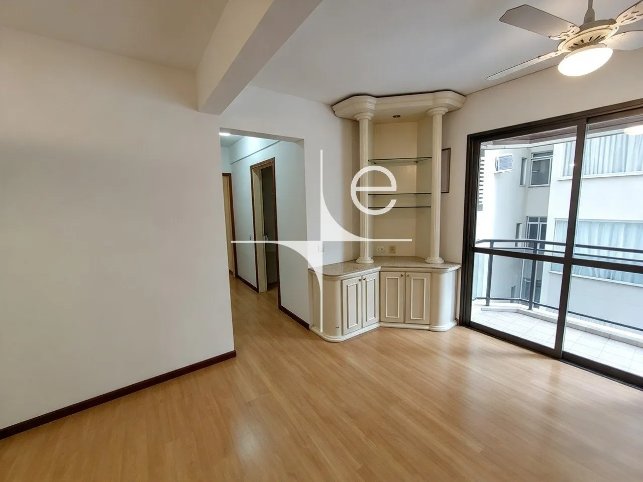 Apartamento de 2 quartos com closet, Centro