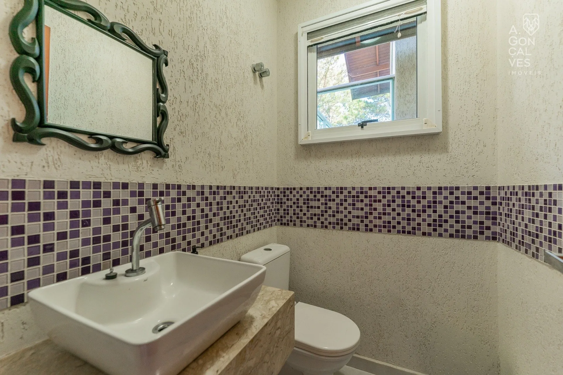 House with 4 bedrooms, 4 bathrooms and air conditioning — photo 11
