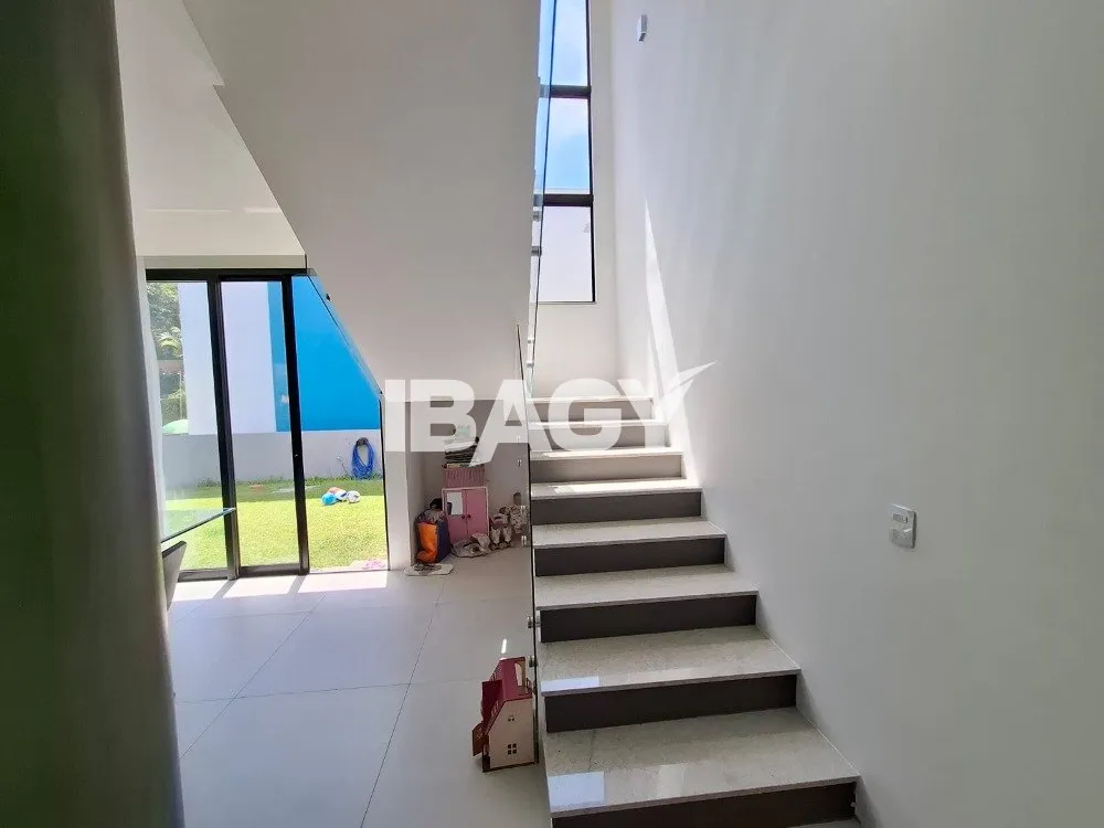 Furnished house with 4 en-suites and 220 m², no parking — photo 34