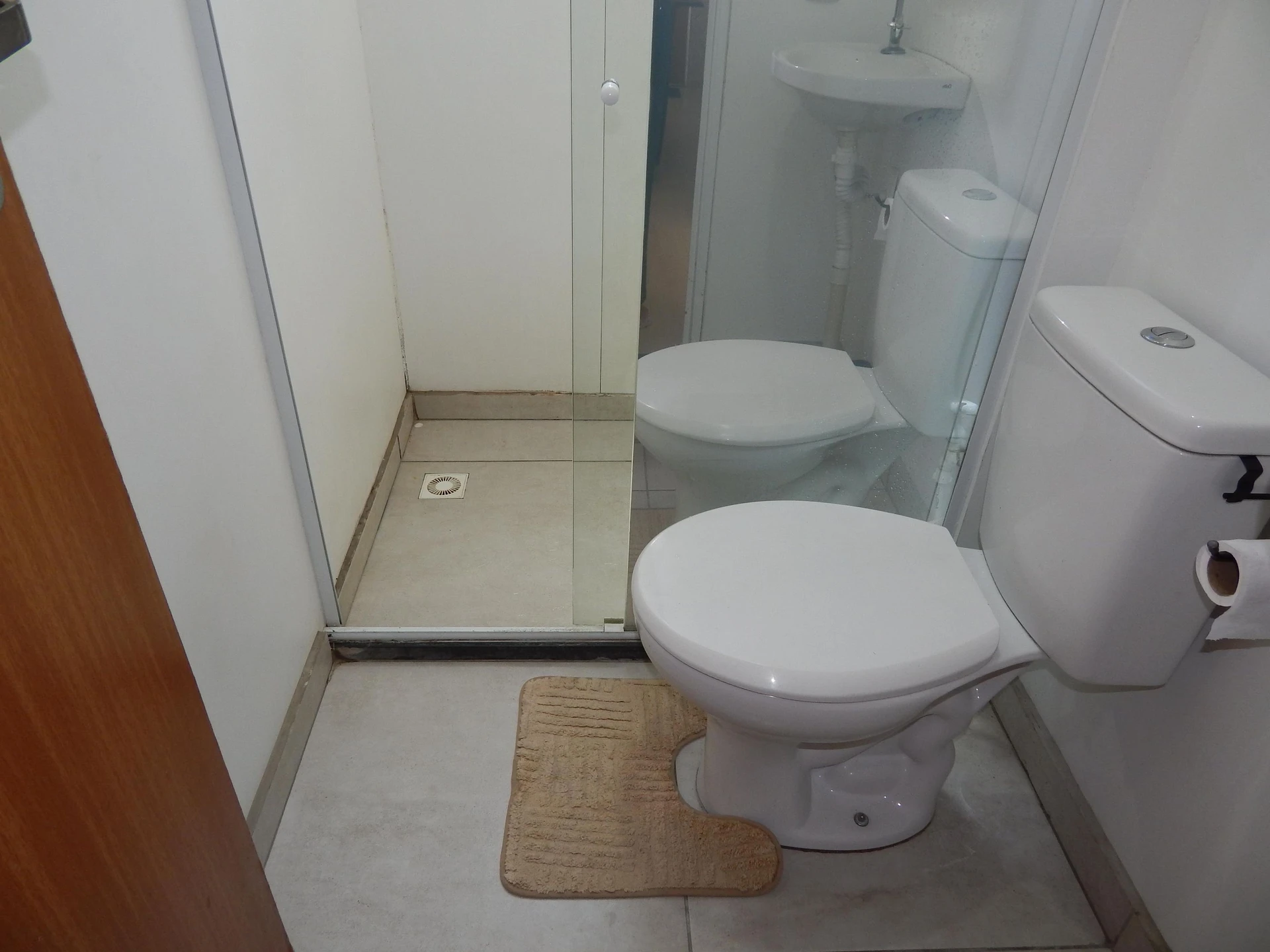 2-bedroom apartment with wood or laminate floors — photo 13