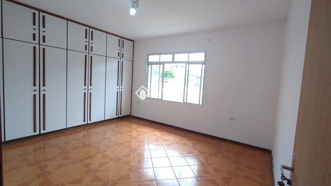 200 m² house with a bathtub and a glass-enclosed balcony — photo 15