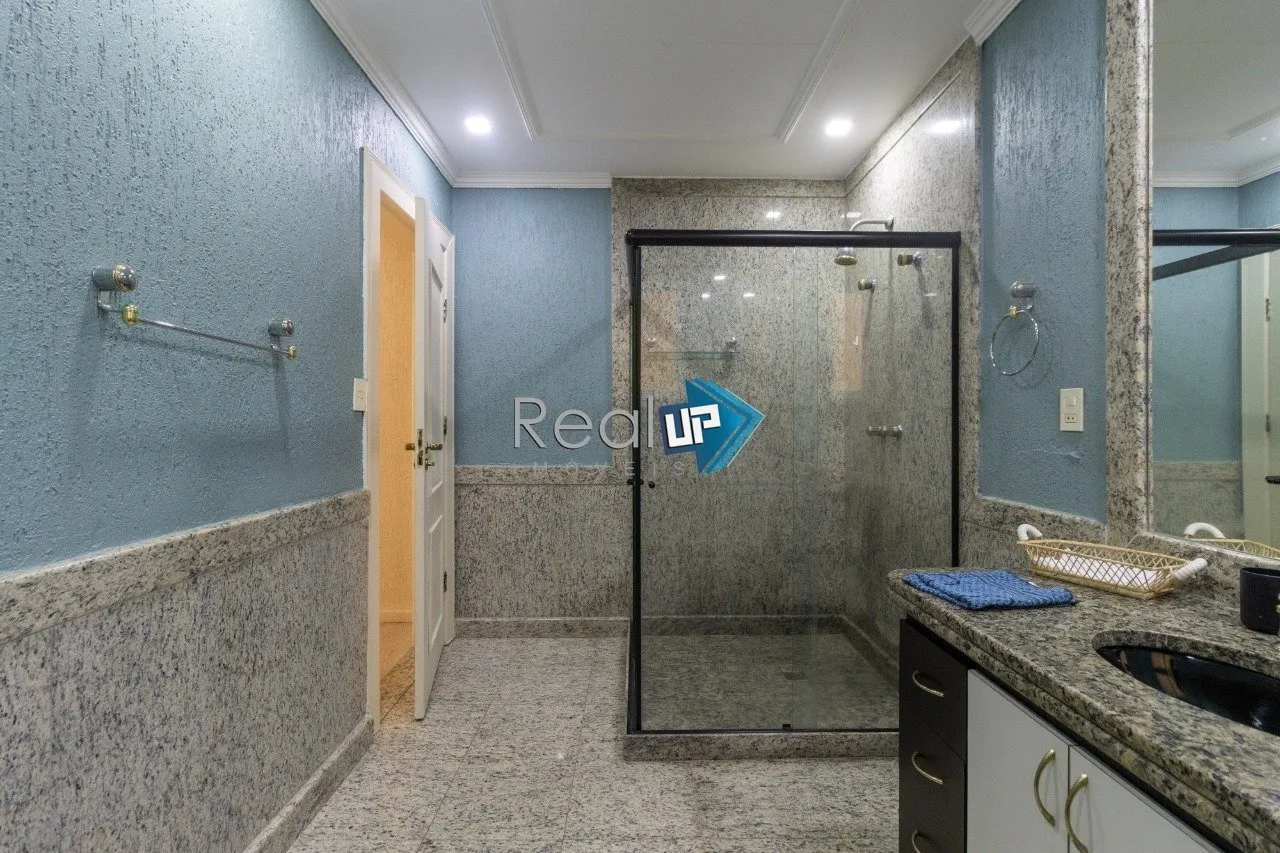 Condominium house with 5 bedrooms and 1081 m² plus laundry — photo 57