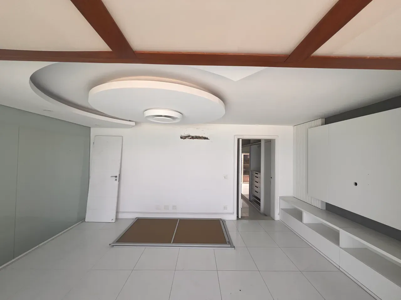 4-bedroom apartment with floor-to-ceiling windows — photo 6