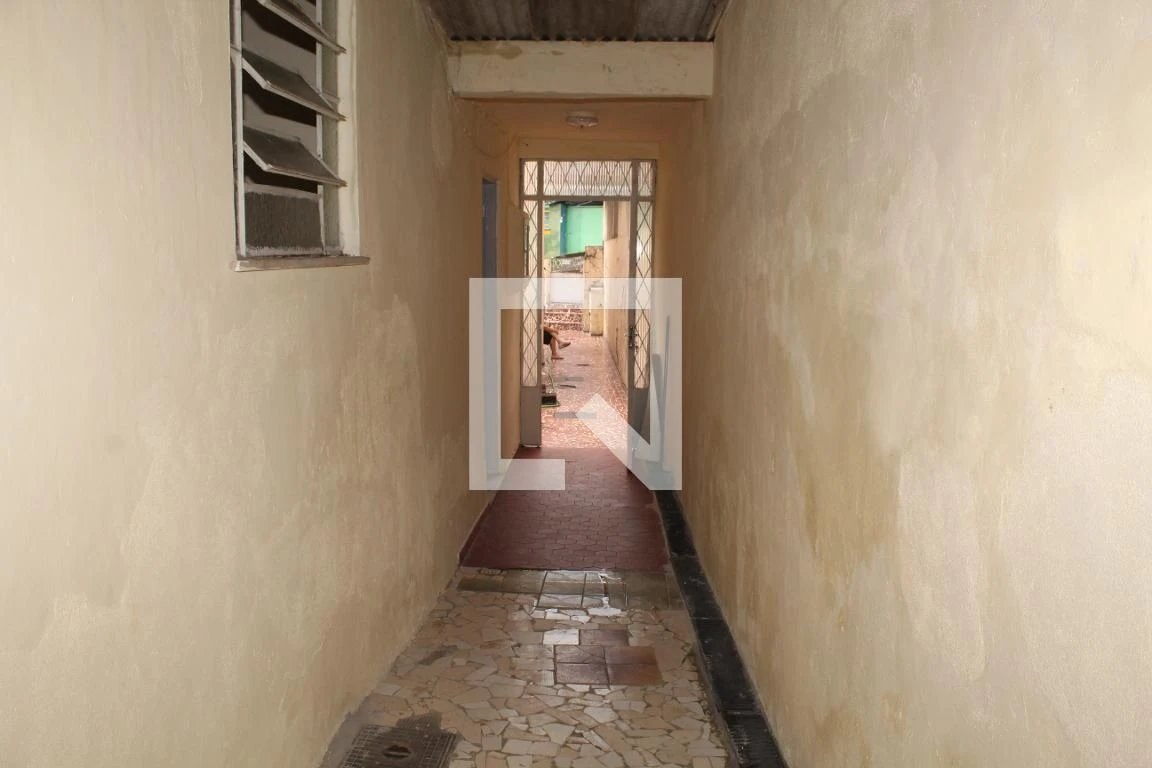 Unfurnished house with 2 bedrooms and 2 bathrooms