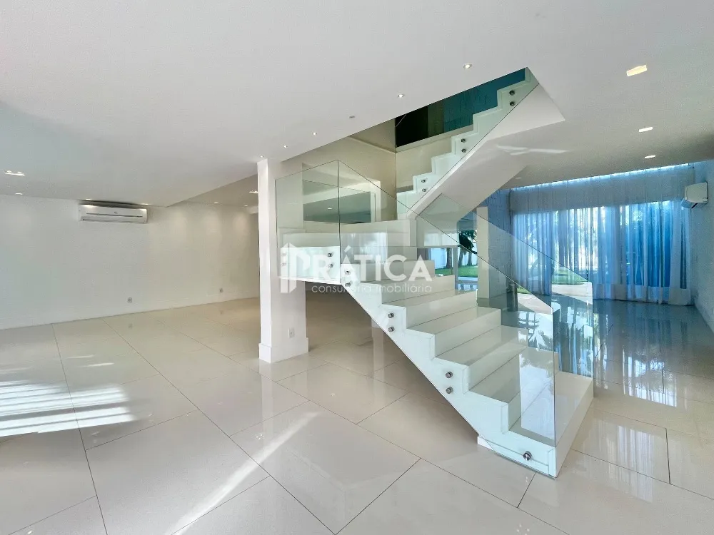 House with 5 bedrooms and an open-plan kitchen — photo 8