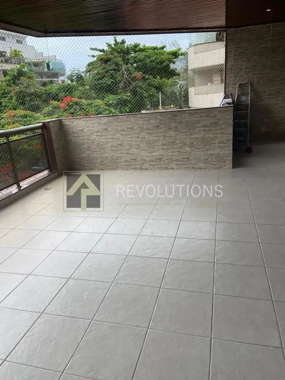 3-bedroom apartment with 3 bathrooms and balcony — photo 10
