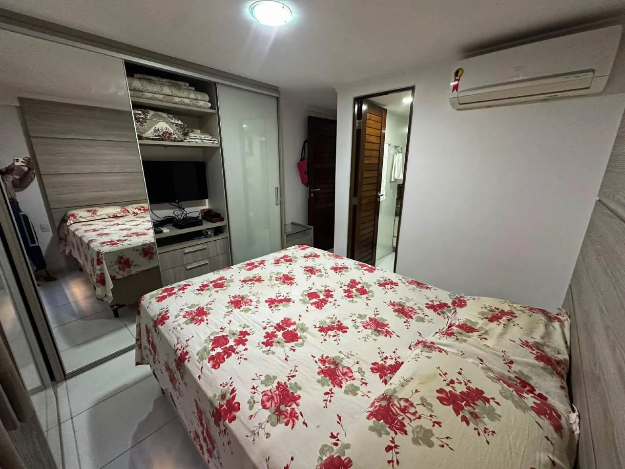 2-bedroom apartment in a building with a gym — photo 6