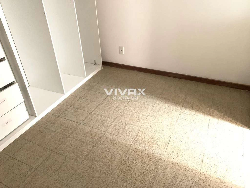 Unfurnished house with built-in wardrobes and 5 bedrooms — photo 13