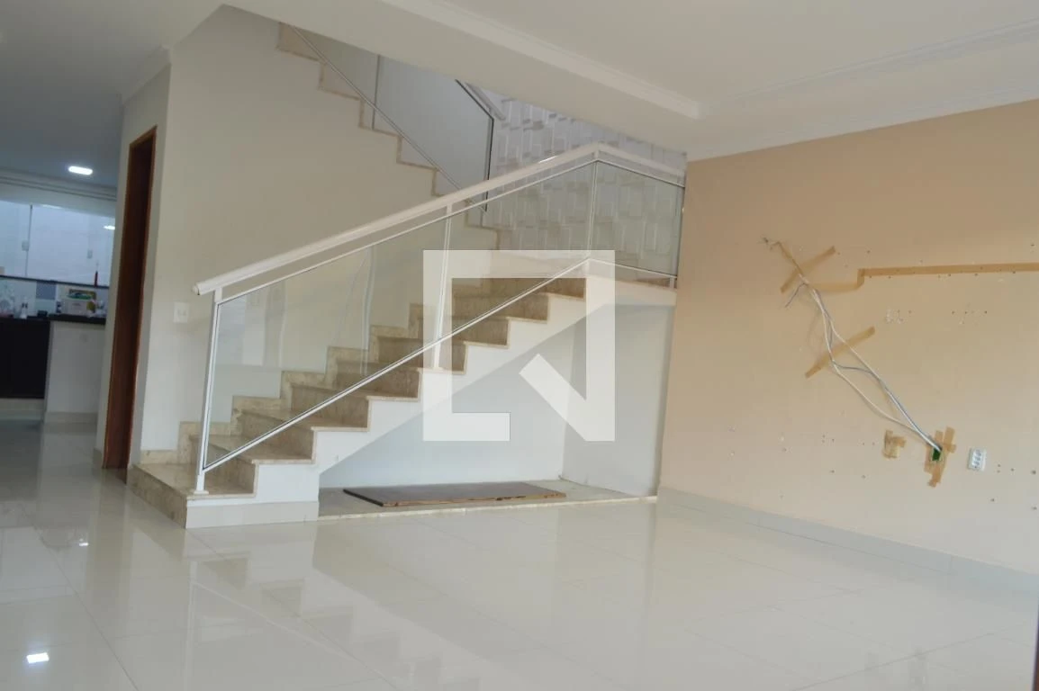 Casa de 5 quartos com 3 suítes e varanda fechada — photo 15